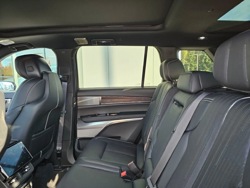 2027 Cadillac VISTIQ Sport - Photo 19