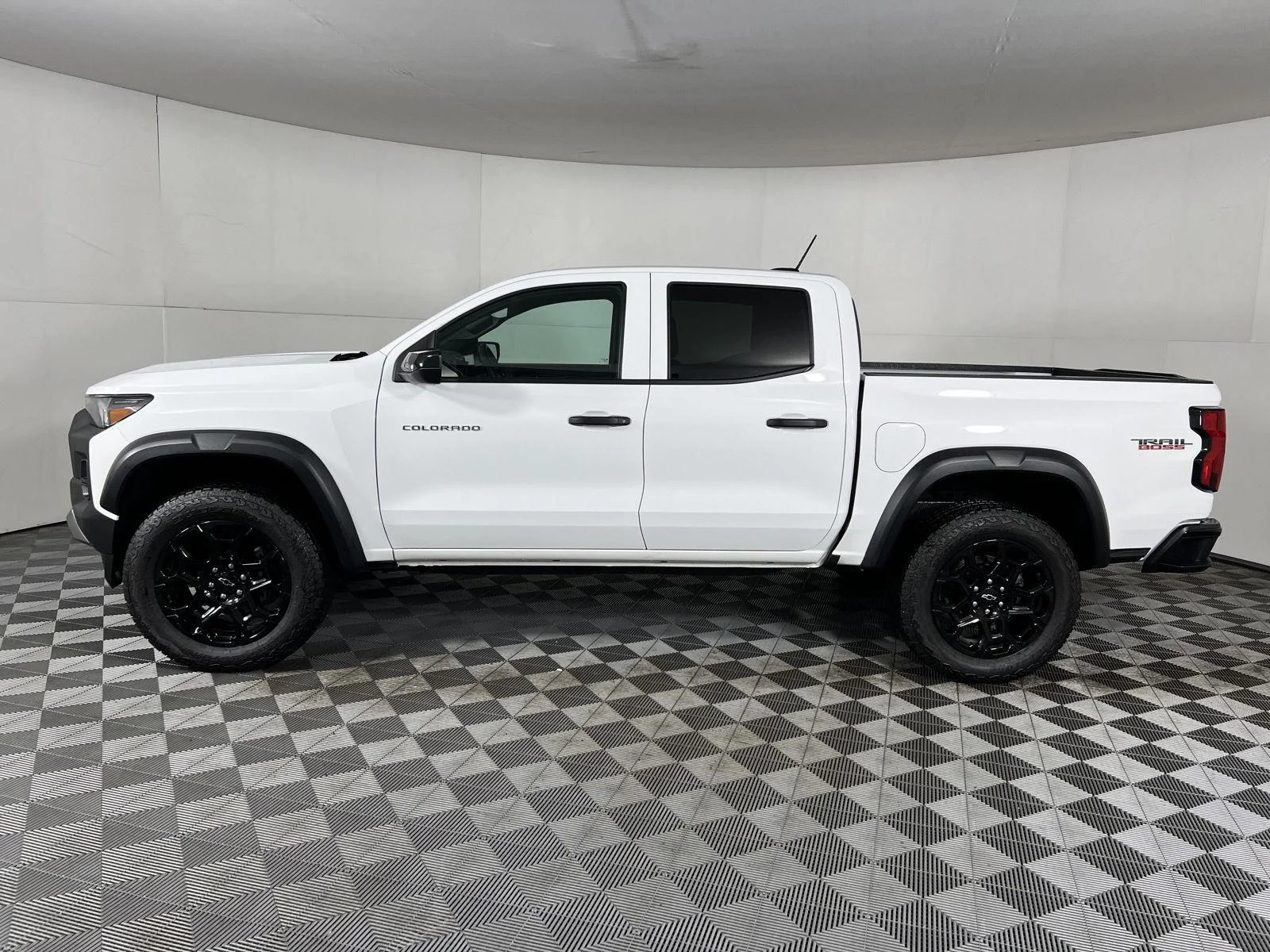 New 2026 Summit White Chevrolet Trail Boss image 22