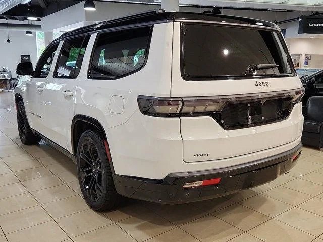 New 2026 Bright White Clear-Coat Exterior Paint Jeep Summit Obsidian image 3