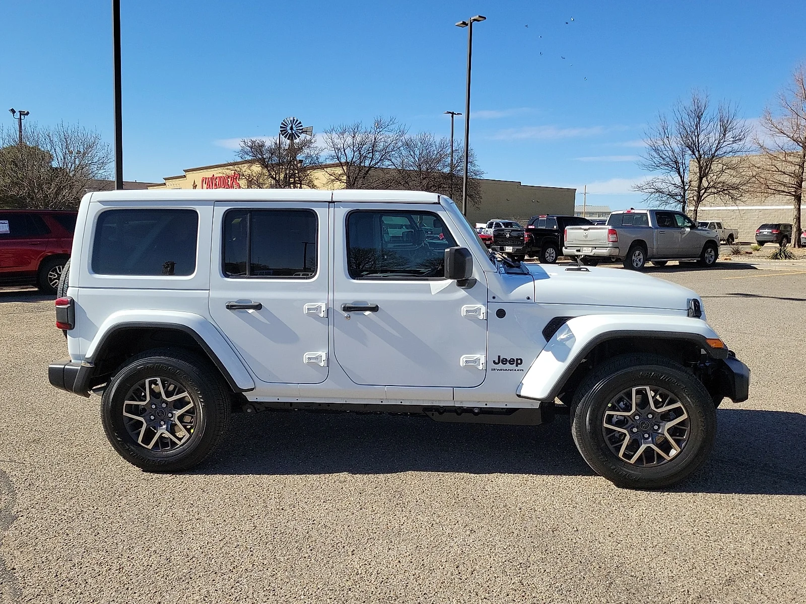 New 2026 PW7 Bright Whit Jeep 4-DOOR SAHARA image 5