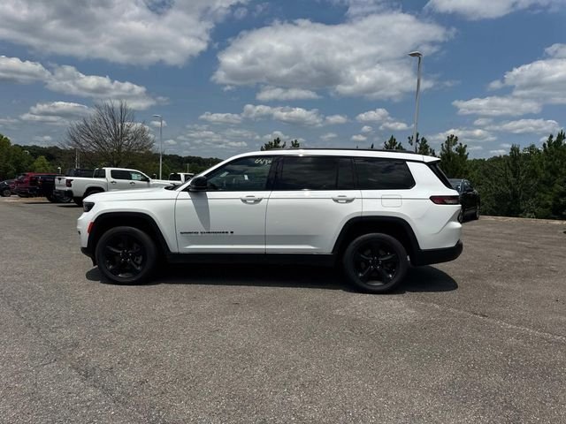 Used 2023 White Jeep Altitude image 8
