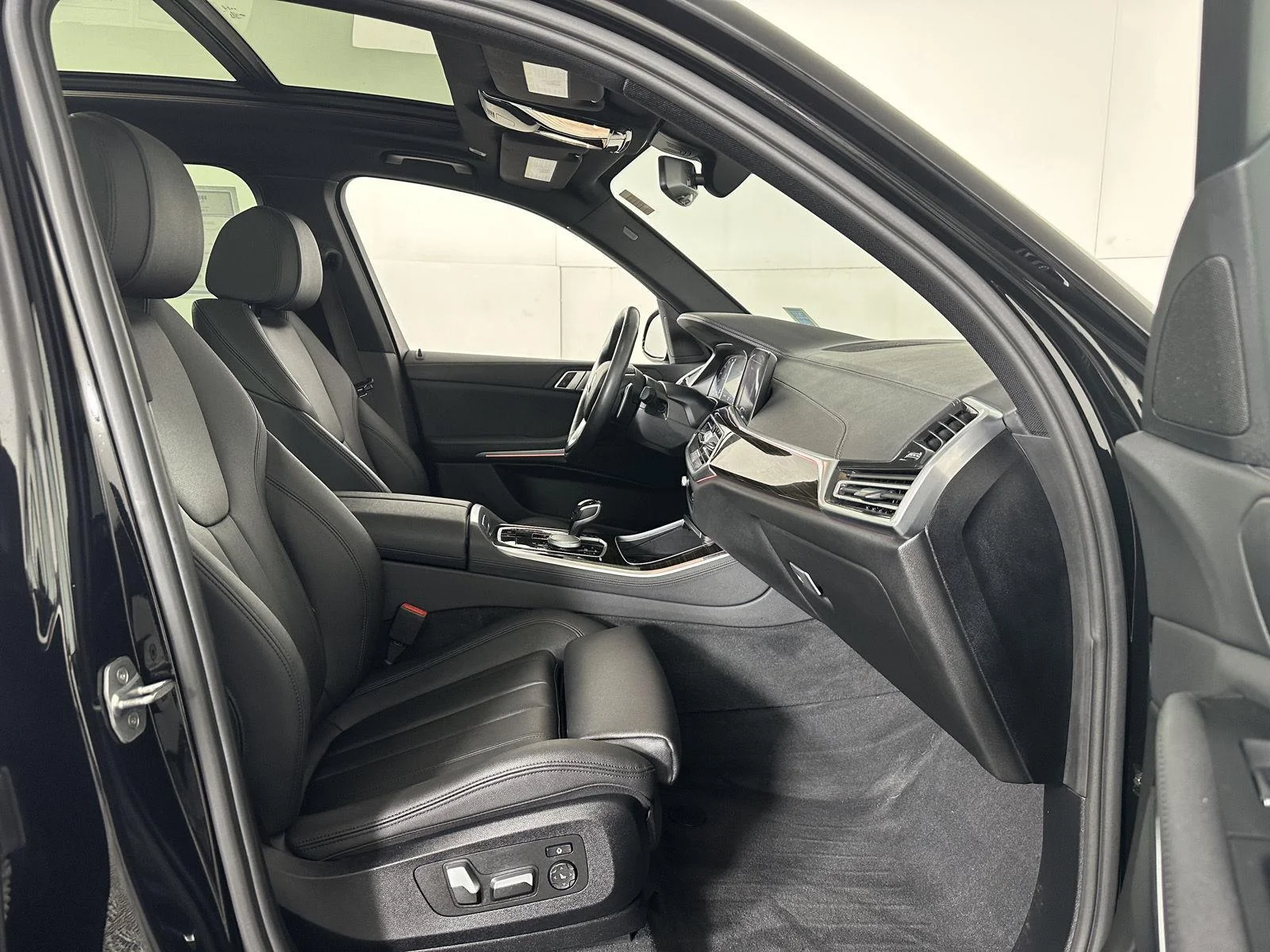 Used 2020 Jet Black BMW xDrive40i image 16