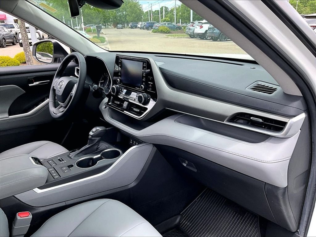 Used 2022 Beige Toyota XLE image 14