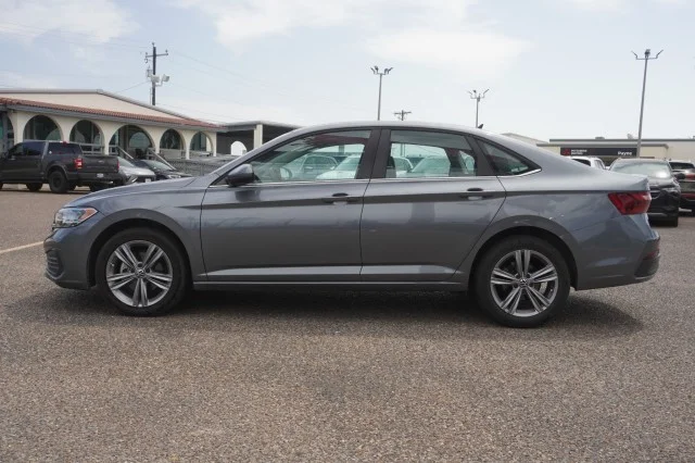 Used 2024 Gray Volkswagen SE image 11