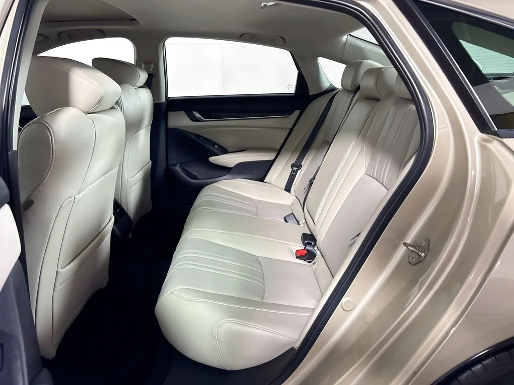 Used 2019 Gold Honda Touring image 21