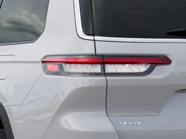 New 2026 Bright White Clear-Coat Exterior Paint Jeep Laredo image 9