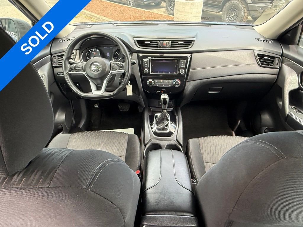 Used 2018 Caspian Blue Nissan S image 23