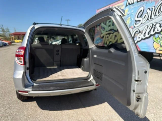 Used 2010 Silver Toyota Base image 21