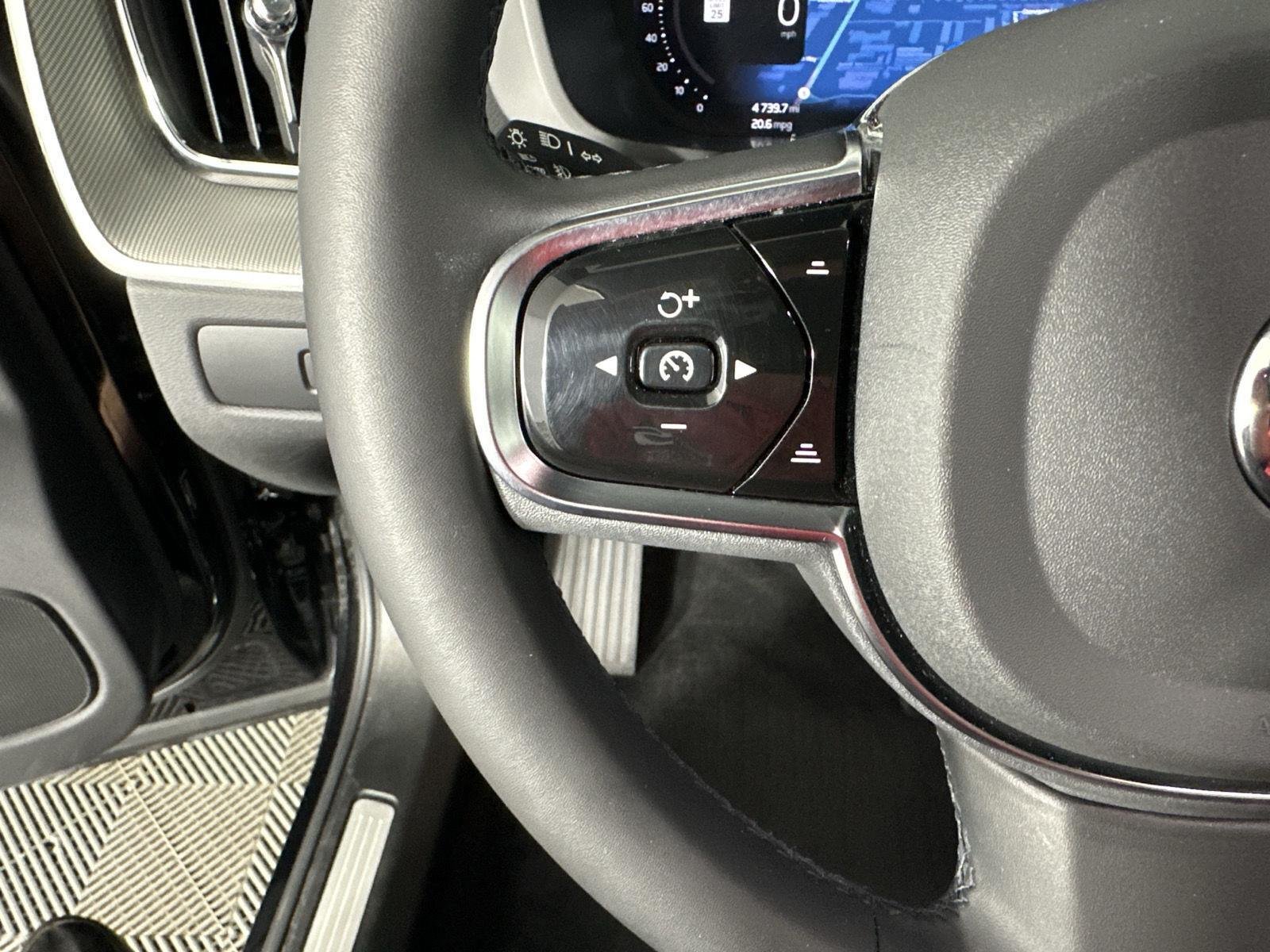 Used 2024 Onyx Black Metallic Volvo Ultimate Black Edition image 25