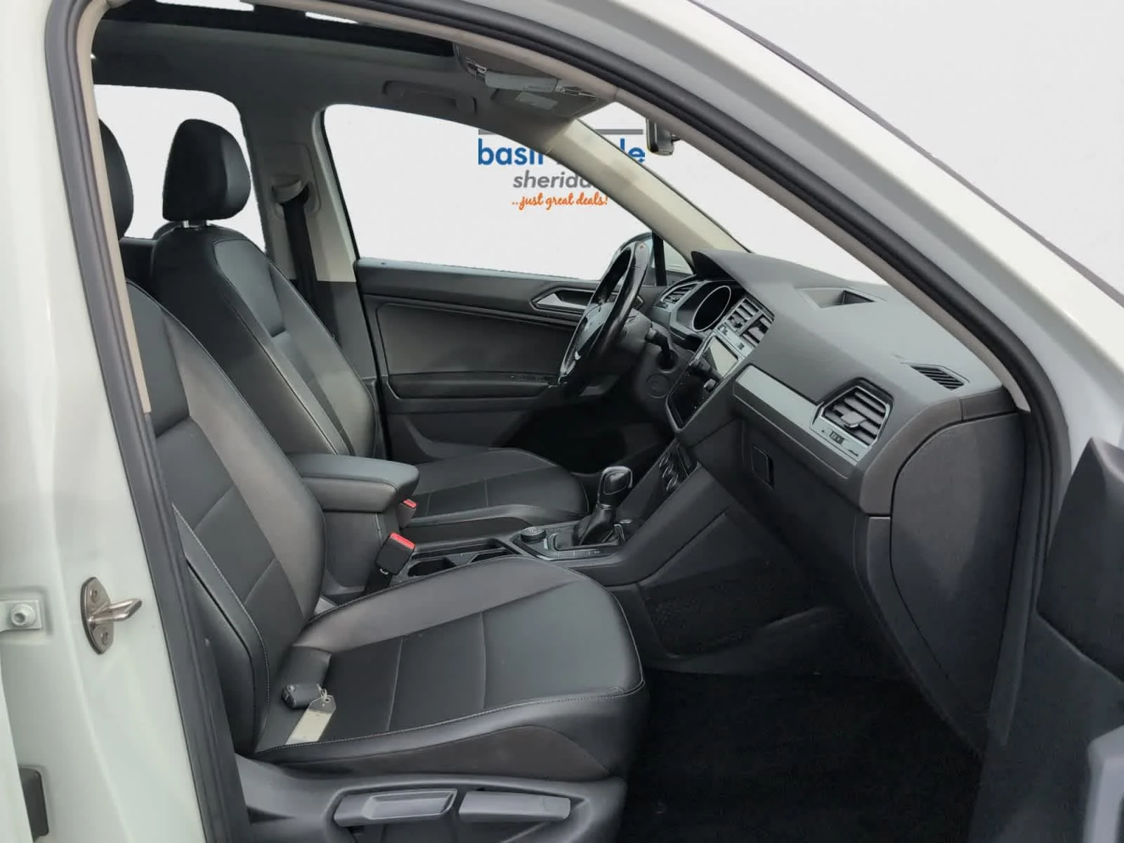 2018 Volkswagen Tiguan SE - Photo 25