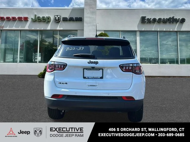 New 2026 Bright White Clear-Coat Exterior Paint Jeep Limited image 5