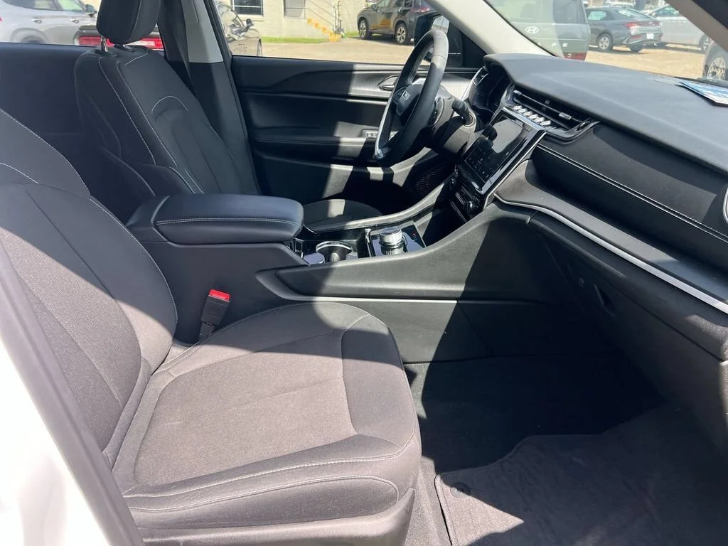 Used 2023 White Jeep Laredo image 24
