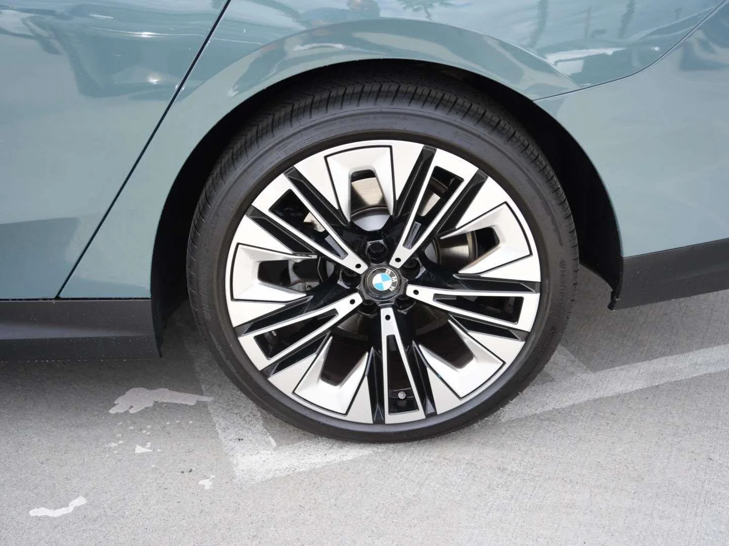 Used 2026 Cape York Green Metallic BMW 530i Sedan image 5
