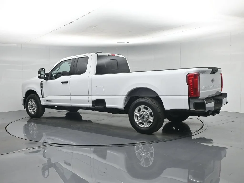 New 2026 Oxford White Ford XLT image 6