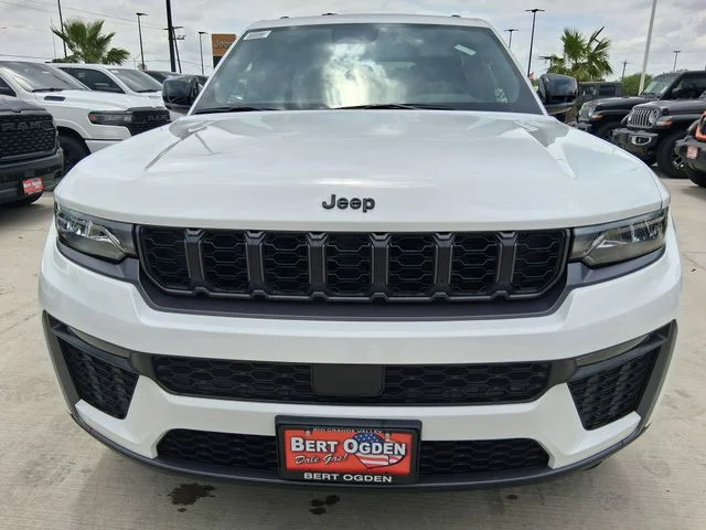 New 2026 Bright White Clear-Coat Exterior Paint Jeep Limited image 2