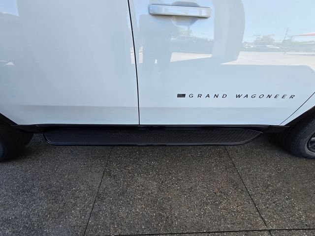 New 2026 Bright White Clear-Coat Exterior Paint Jeep Limited Altitude image 33