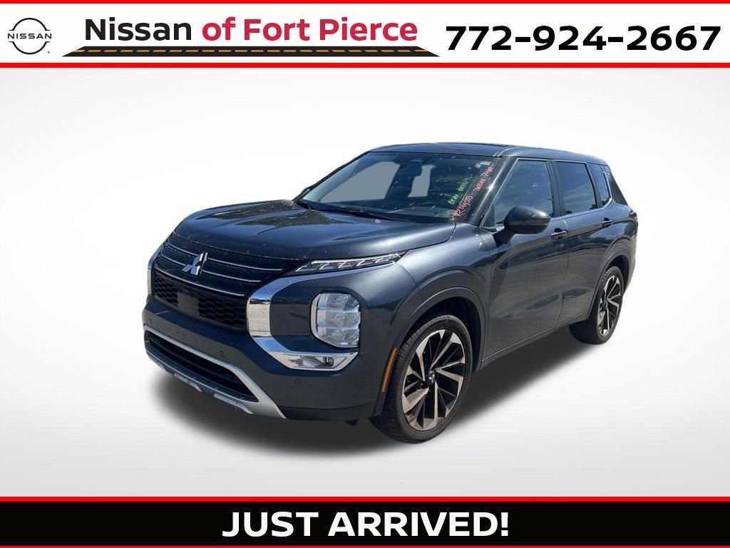 2024 Mitsubishi Outlander SE 2WD's photo