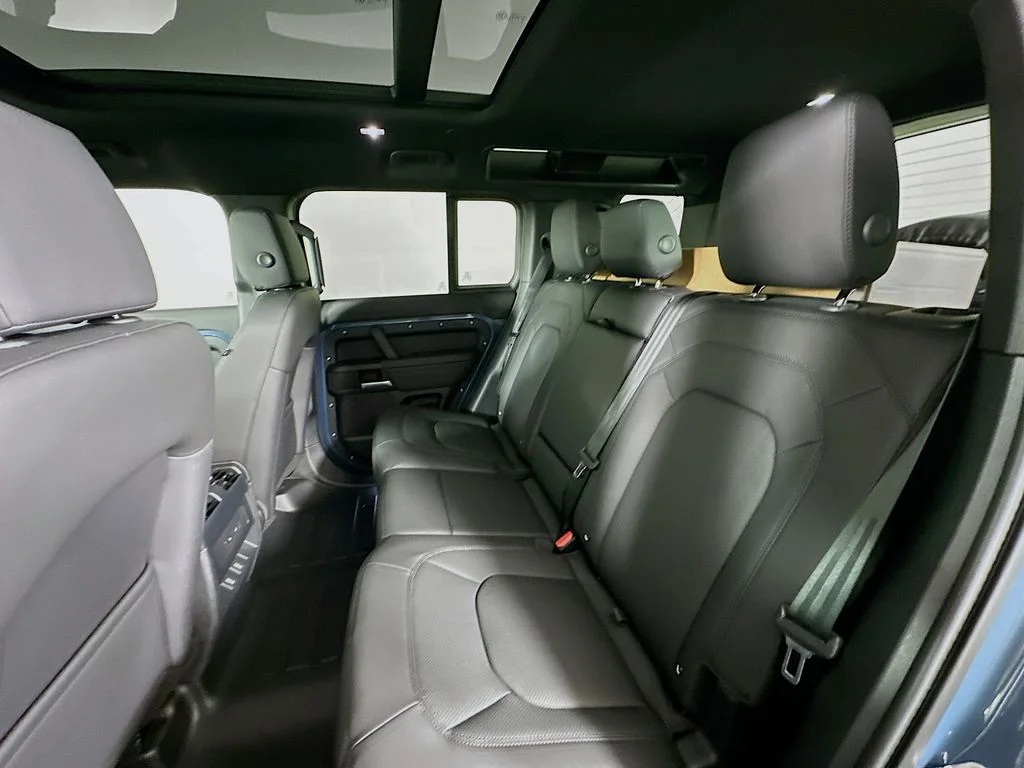 New 2026 Tasman Blue Metallic Land Rover S image 24