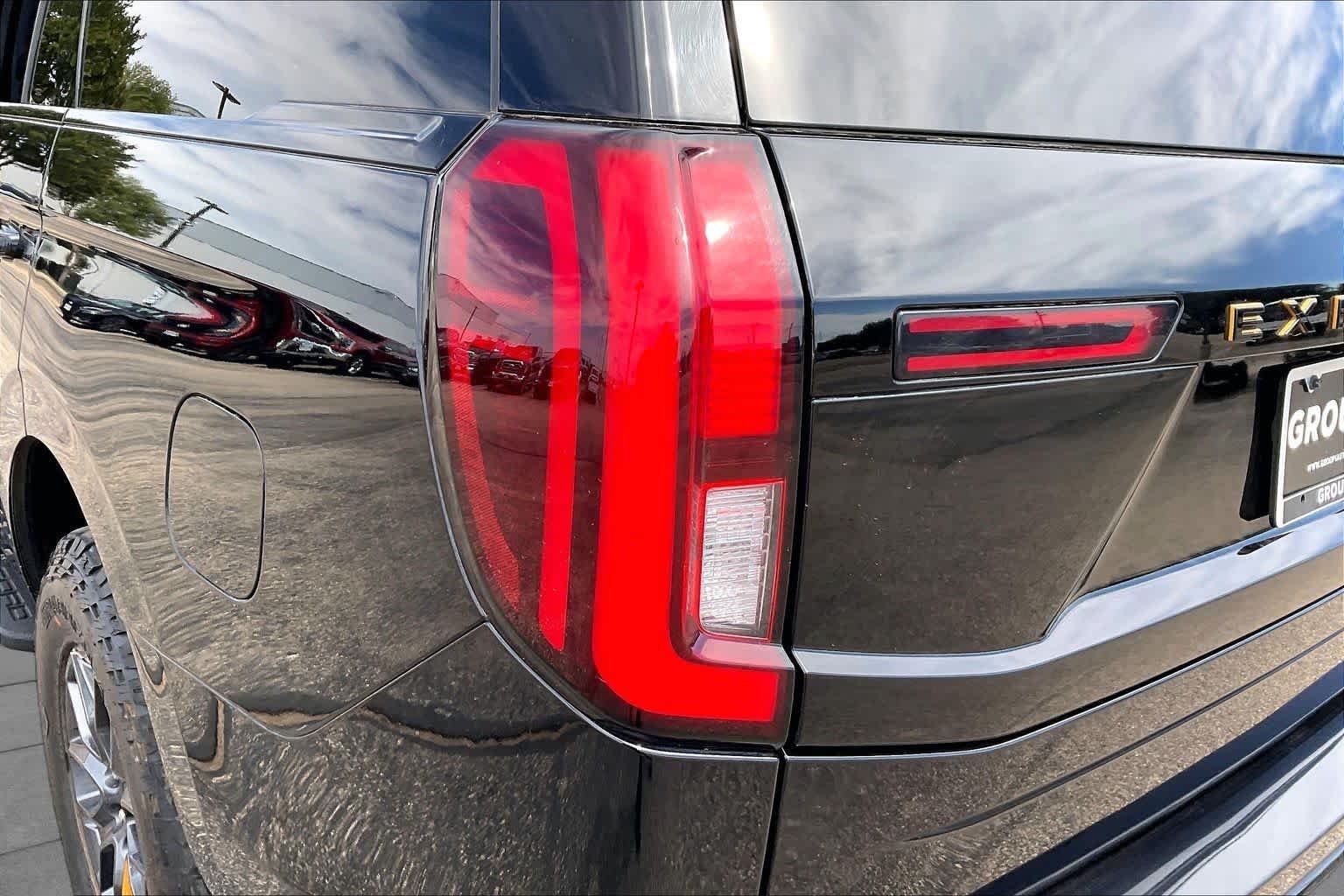 Used 2025 Agate Black Metallic Ford Tremor image 28