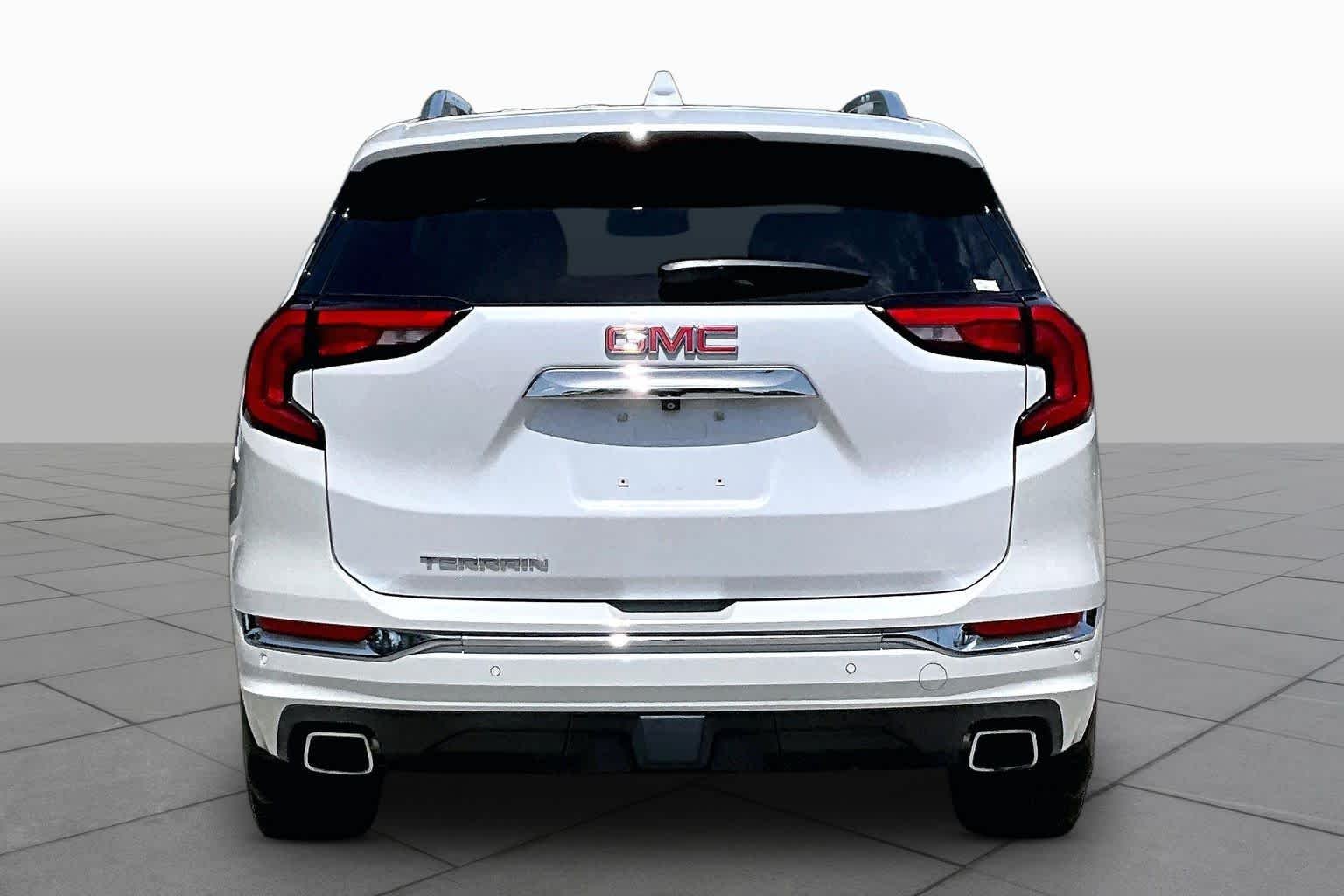 Used 2020 White Frost Tricoat GMC Denali image 5