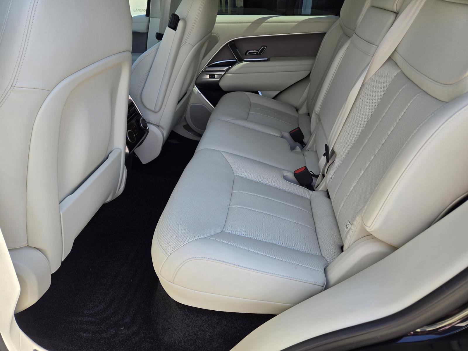 Used 2023 Santorini Black Land Rover SE image 28