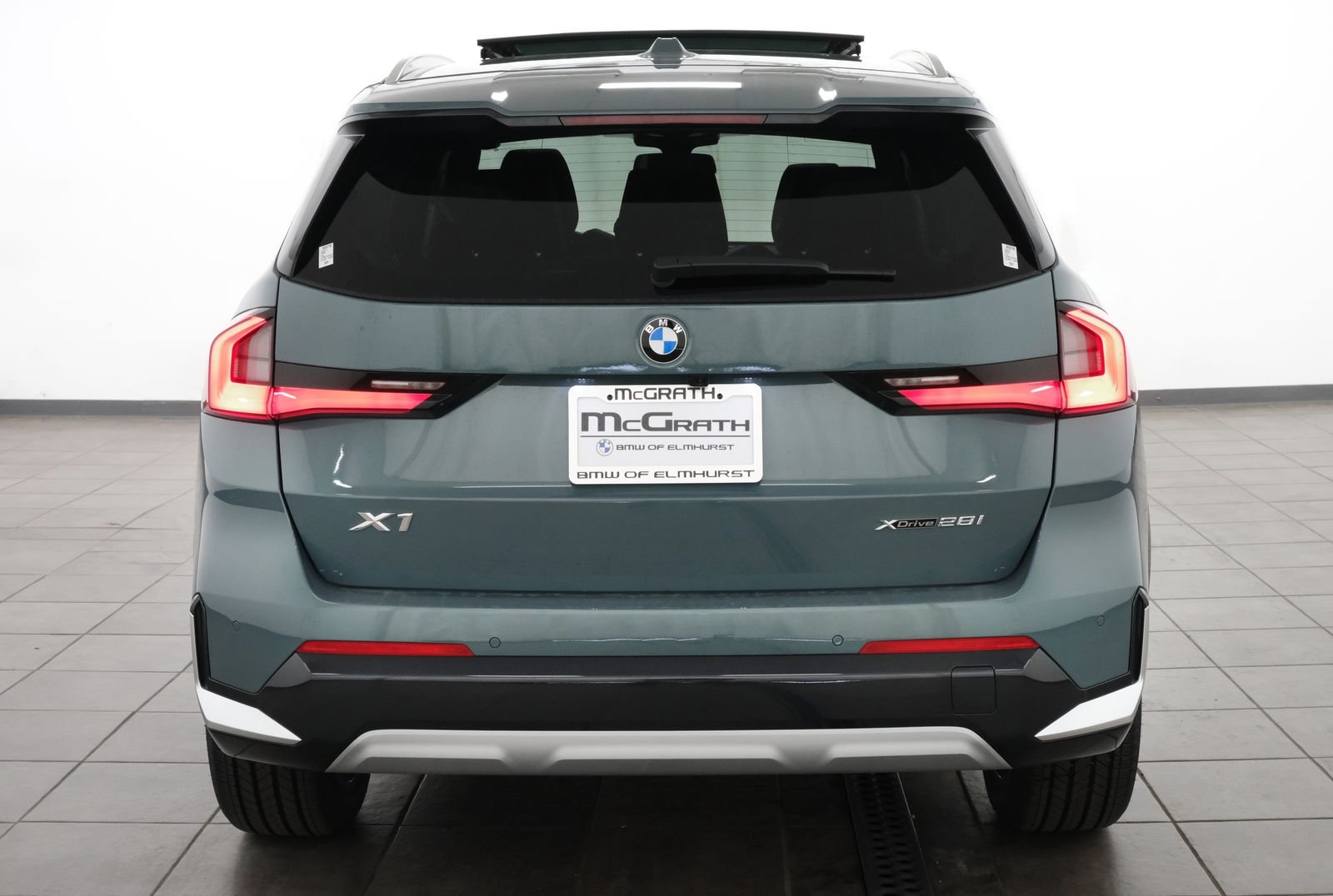 New 2027 Cape York Green Metallic BMW xDrive28i image 4