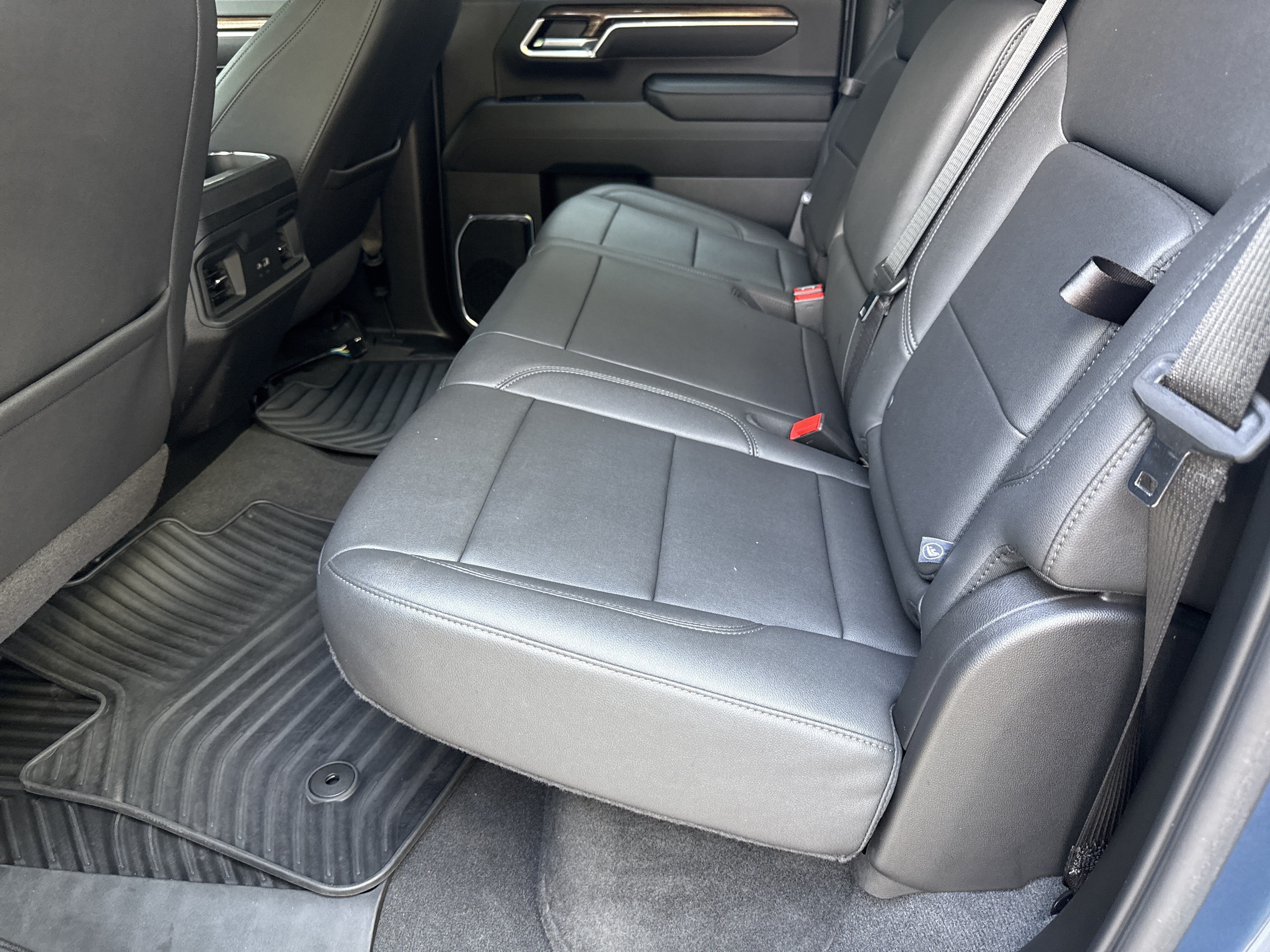 Used 2025 Lakeshore Blue Metallic Chevrolet LT image 21