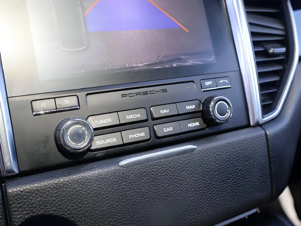 Used 2018  Porsche Base image 27