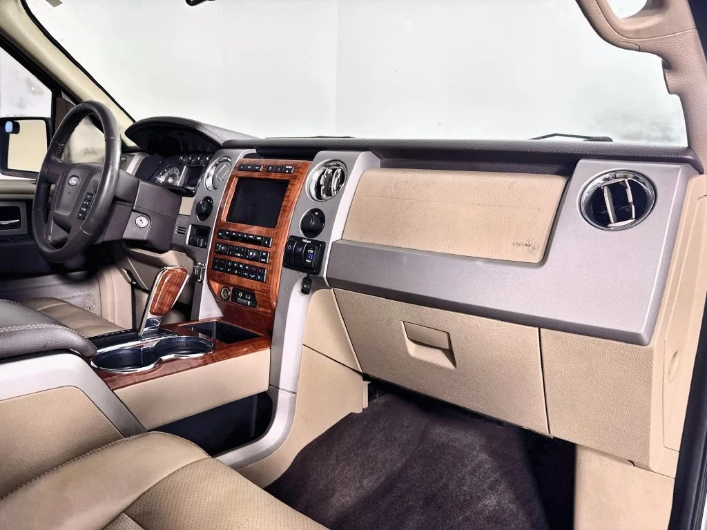 Used 2009 White Ford Lariat image 35