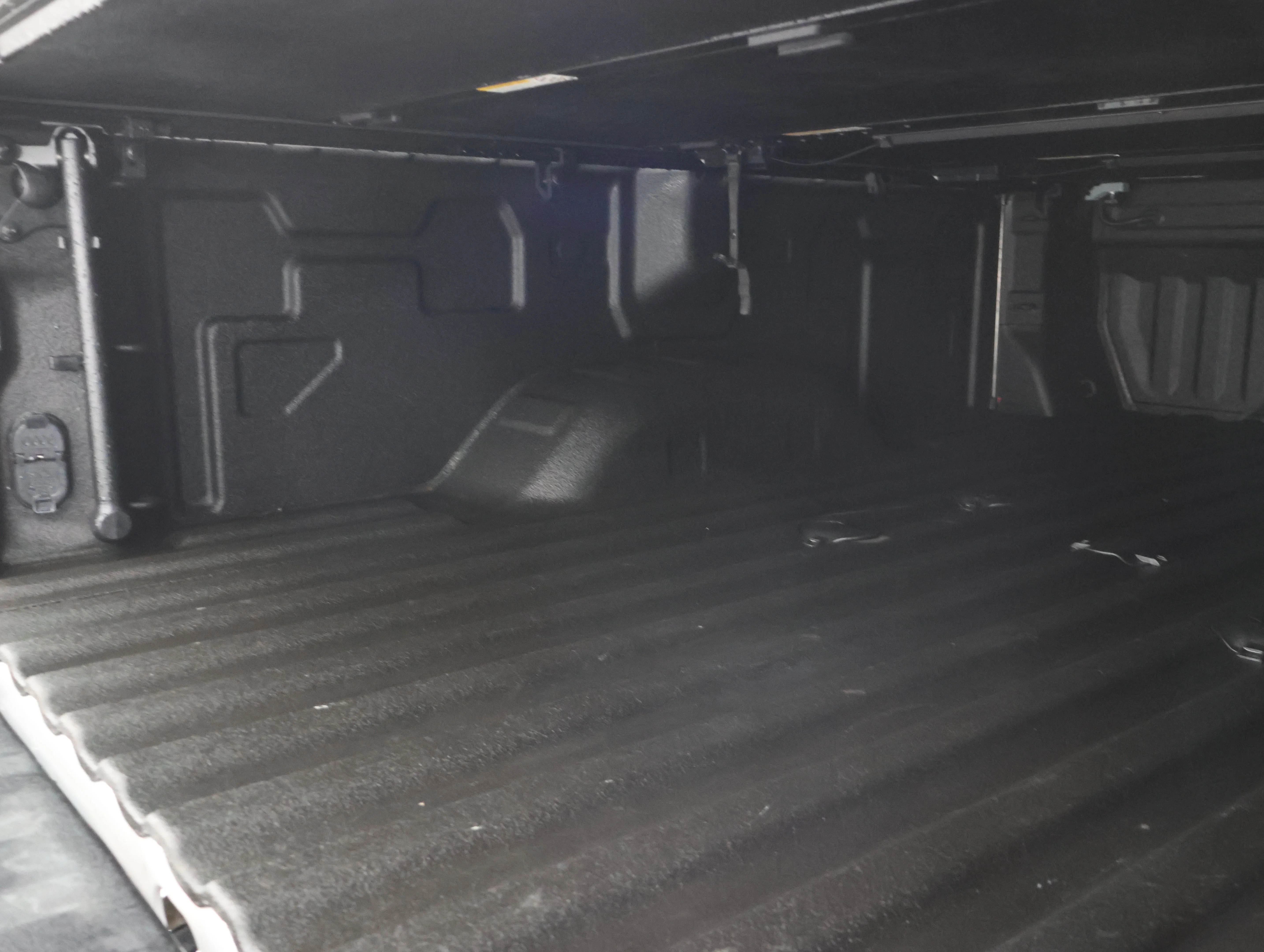 Used 2022 White Frost Tricoat GMC Denali image 5
