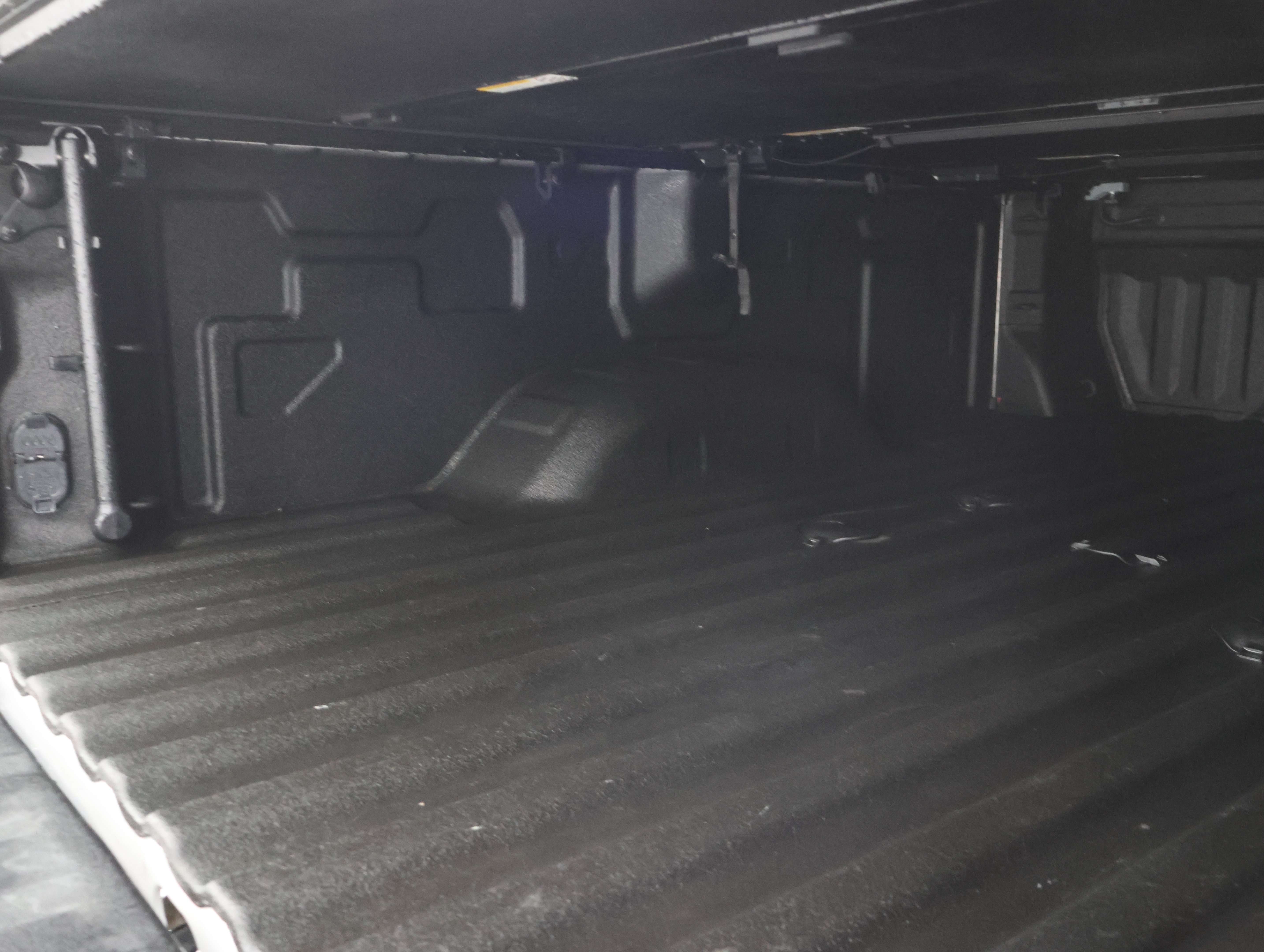 Used 2022 White Frost Tricoat GMC 4x4 Crew Cab Denali DRW: CREW-LONG-DRW-DENALI ULTIMATE-NAV-MOON-360 CAM-DIESEL-1 OWNER image 5