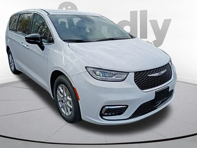 New 2026 Bright White Clear-Coat Exterior Paint Chrysler Select image 3