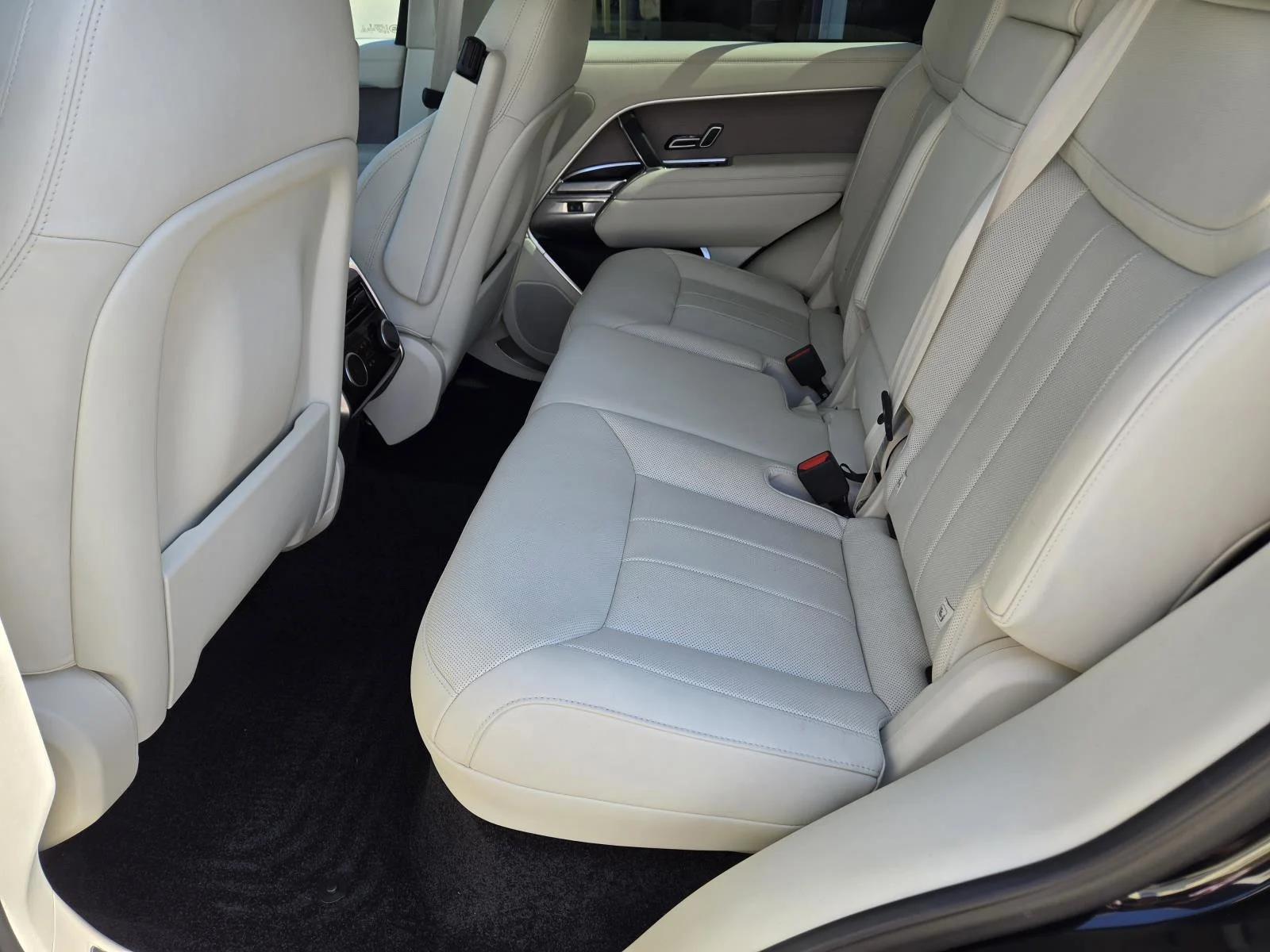 Used 2023 Santorini Black Land Rover SE image 28