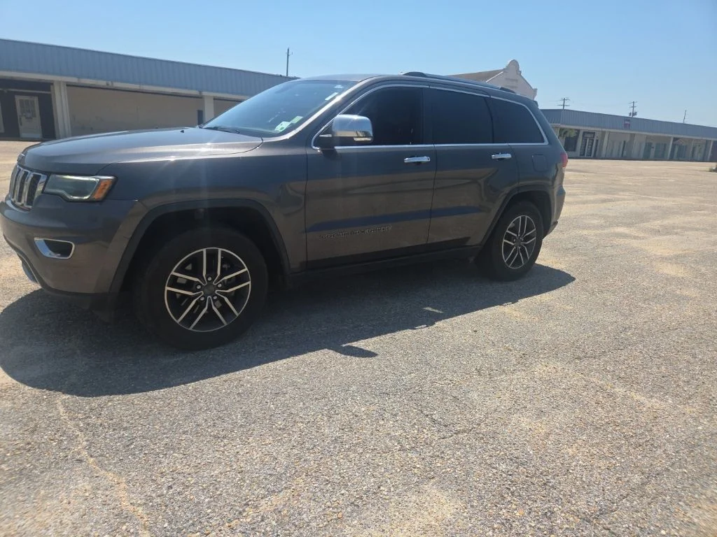 Used 2020 Gray Jeep Limited image 7