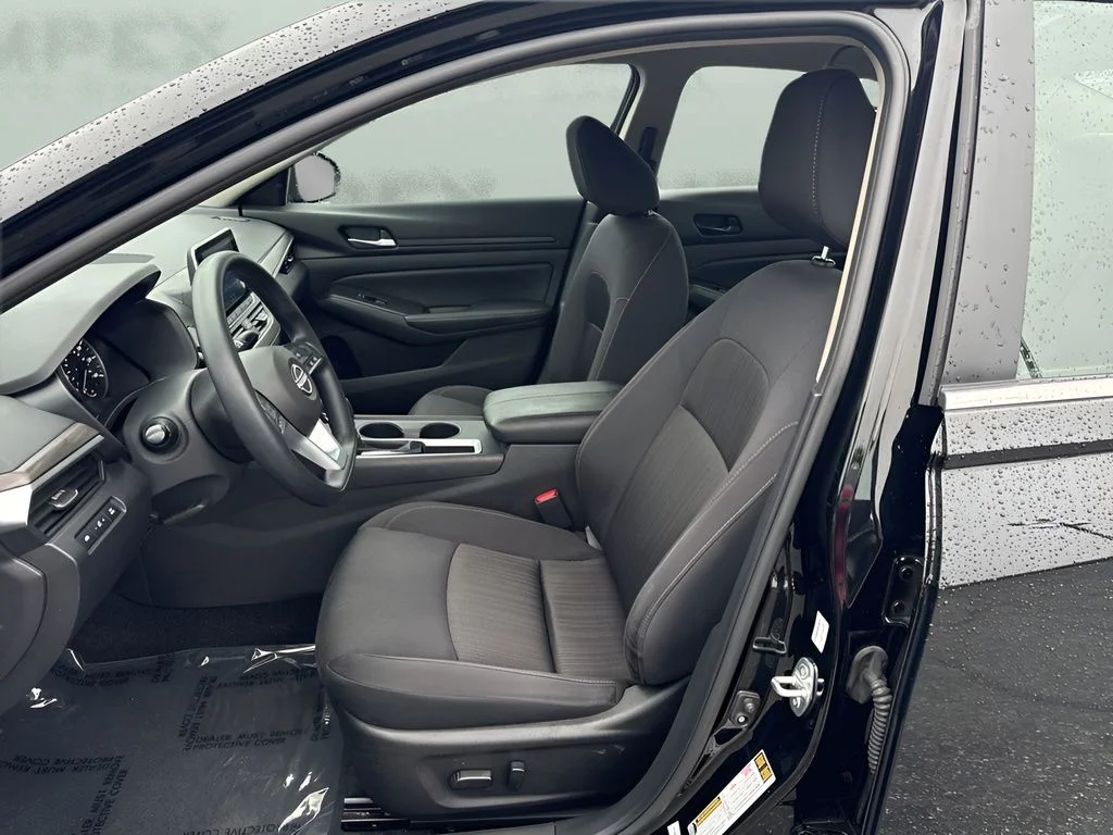 Used 2025 Black Nissan 2.5 SV image 9
