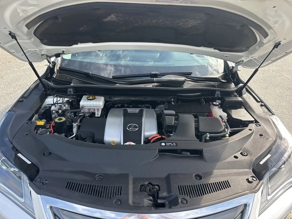 Used 2018 White Lexus 450h image 32