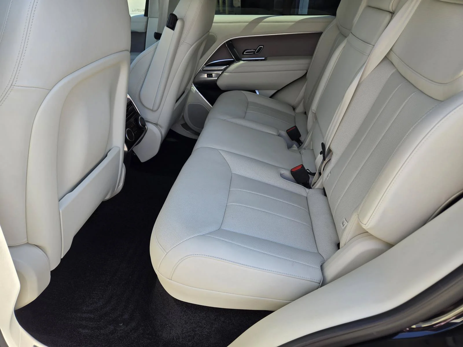Used 2023 Santorini Black Land Rover SE image 28