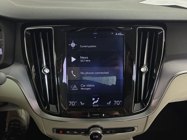 Used 2019 Black / Stone Volvo T5 Momentum image 17