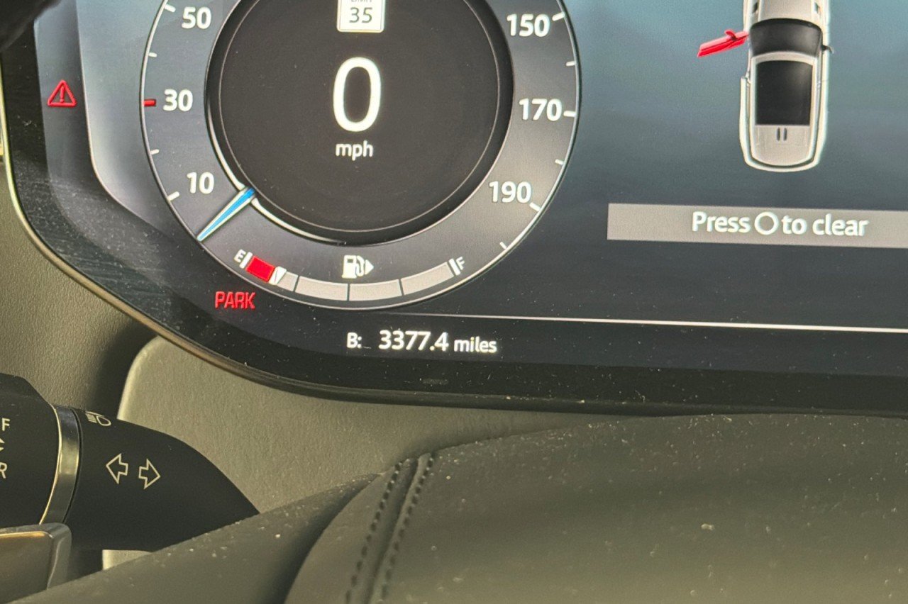 Used 2025 VELOCITY BLUE SV Land Rover Autobiography image 25