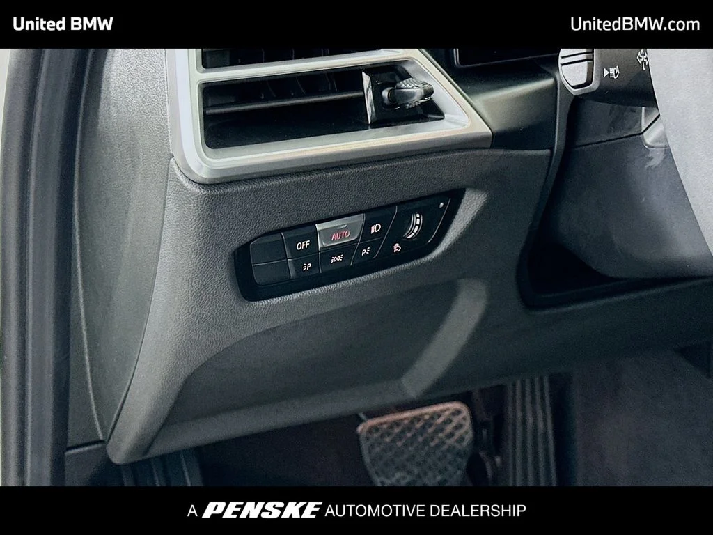 2025 BMW 3 Series 330i - Photo 10