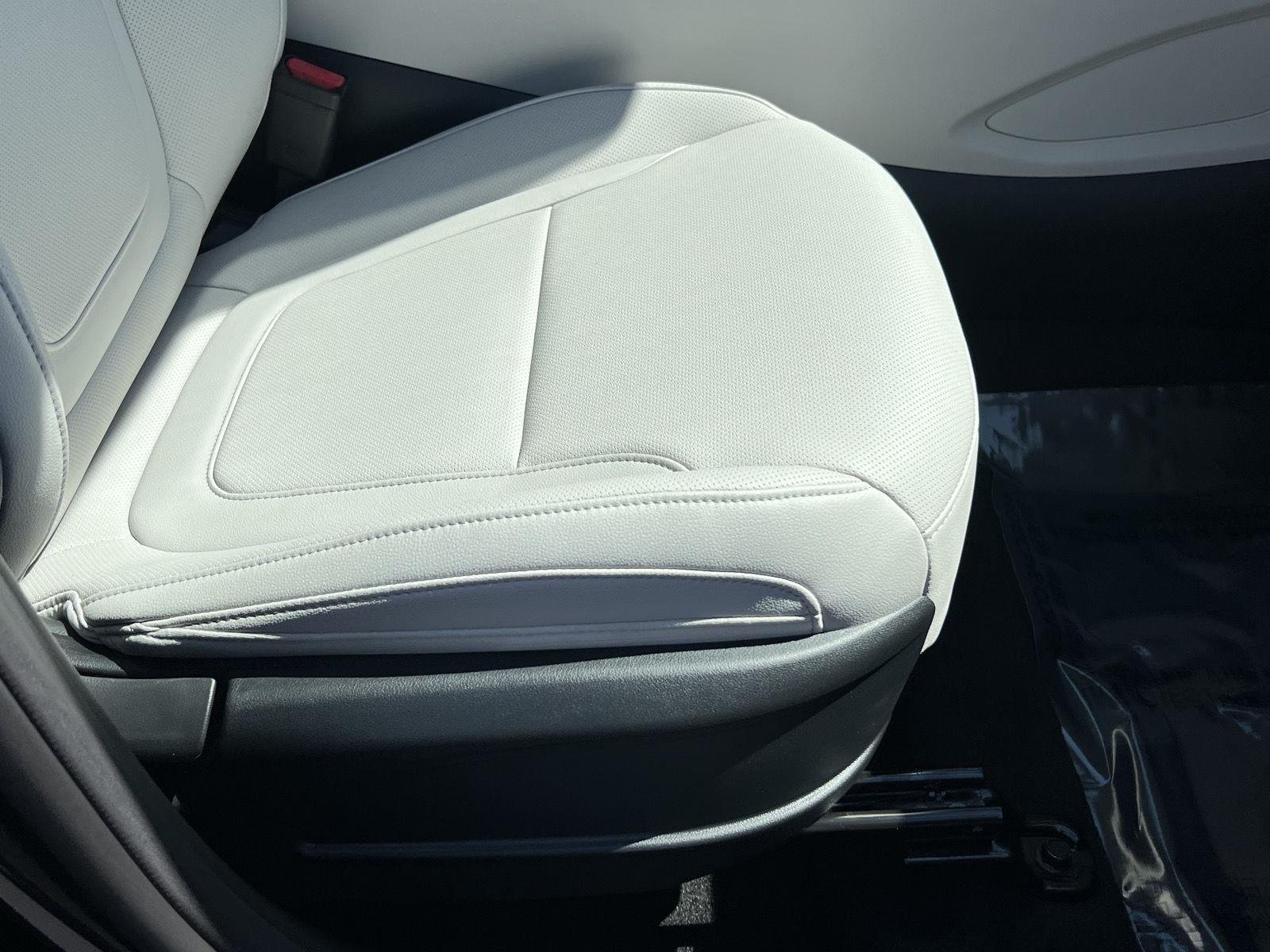 New 2026 Phantom Black Hyundai SEL Premium image 18