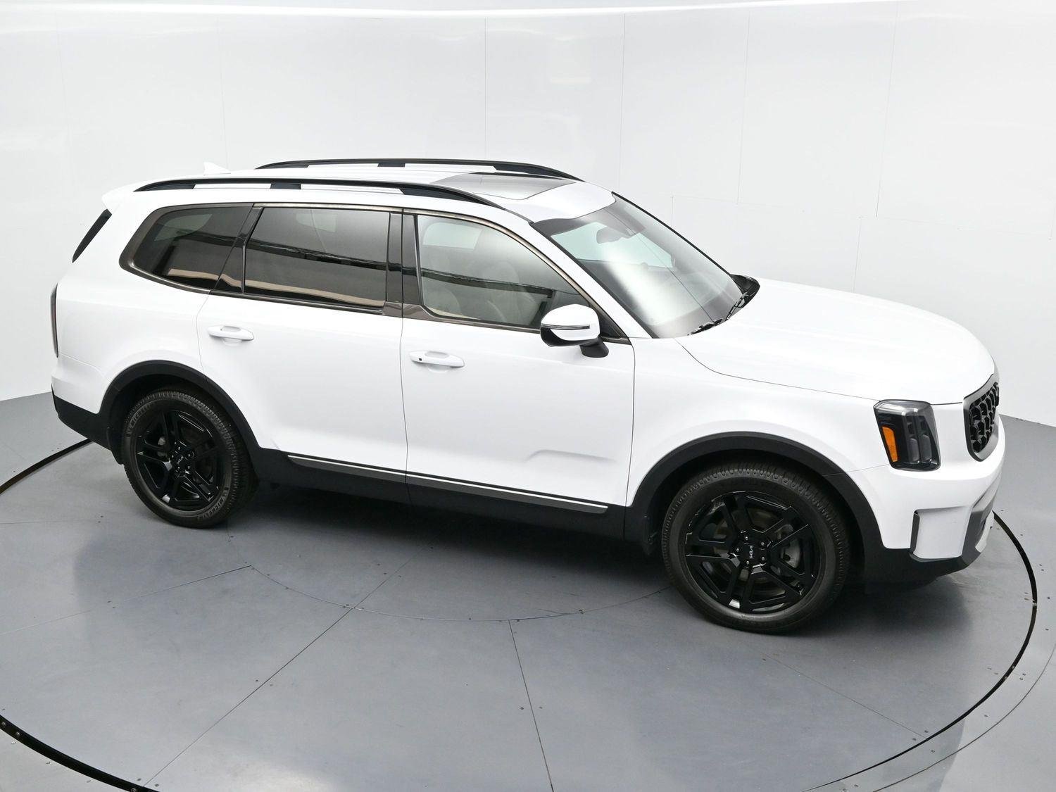 Used 2023 Glacial White Pearl Kia EX X-Line image 44