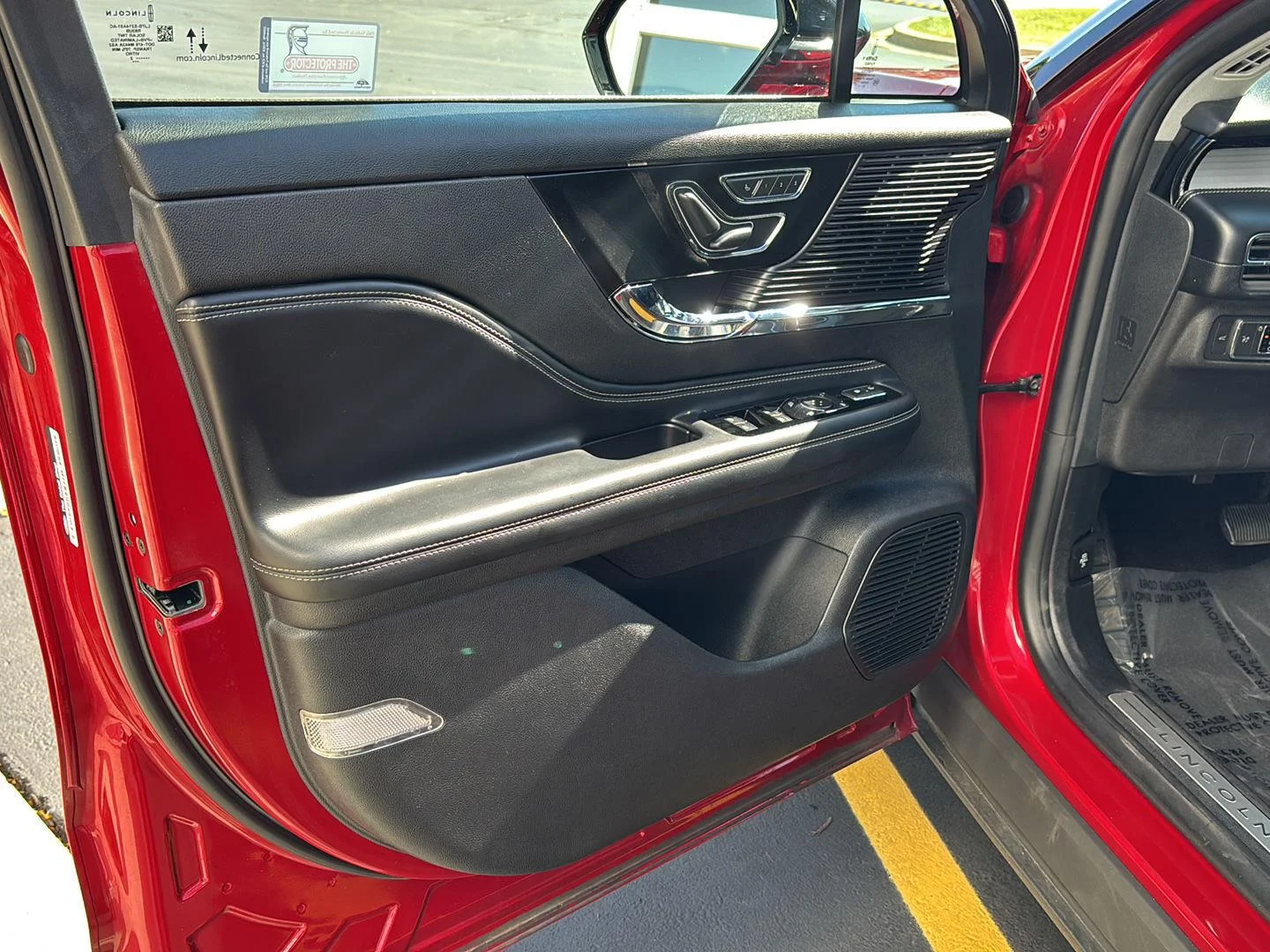 Used 2022 Red Carpet Metallic Tinted Clearcoat Lincoln Standard image 8