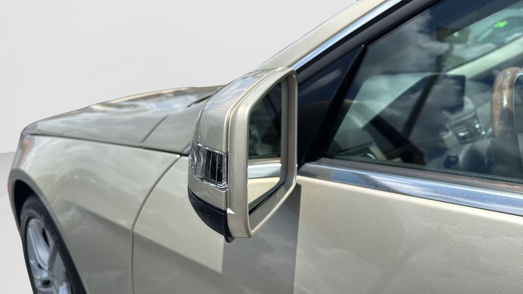 Used 2010  Mercedes-Benz E 350 image 27