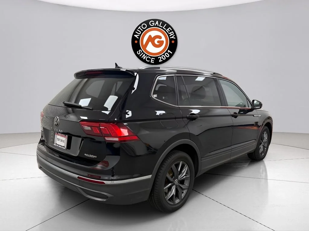 Used 2022 Black Volkswagen 2.0T SE image 3