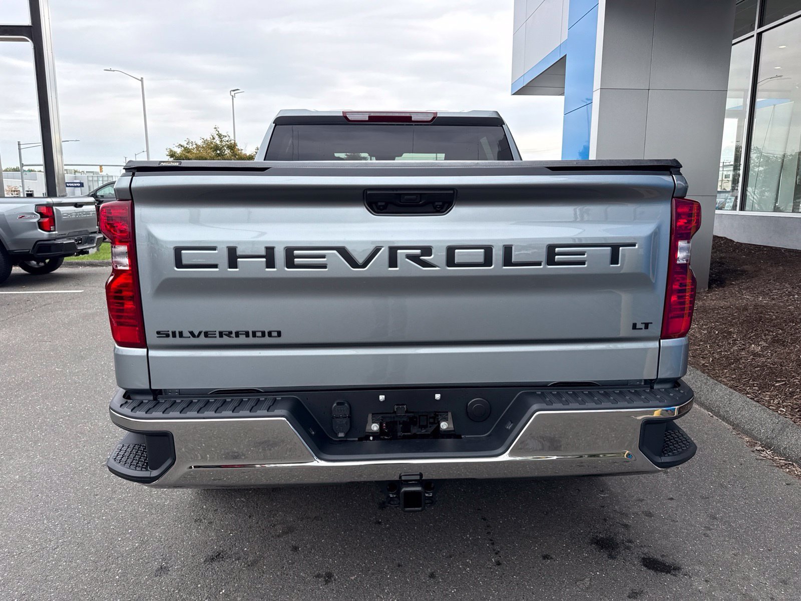 New 2026 Sterling Gray Metallic Chevrolet LT with 20in Grazen Wheels - Dark Essentials Package - Bed Cover image 7