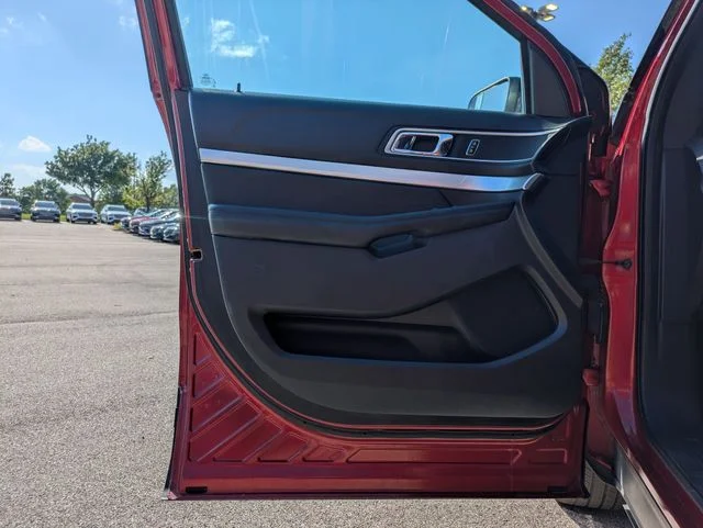Used 2017 Red Ford XLT image 10