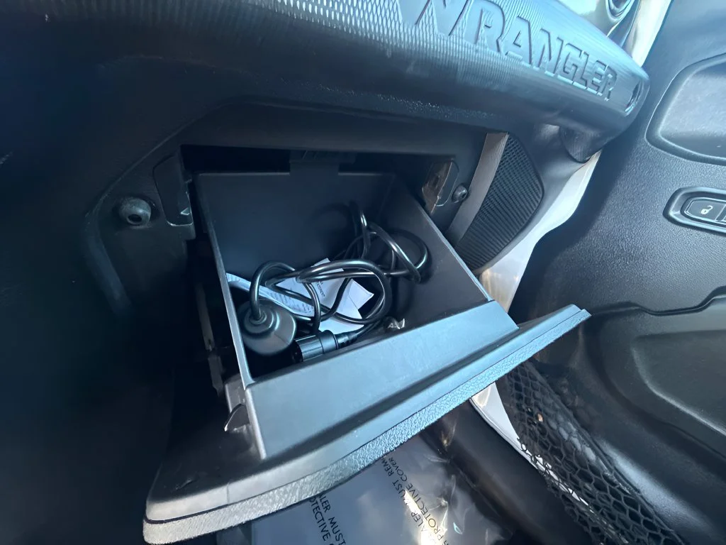 Used 2018 White Jeep Sport S image 12