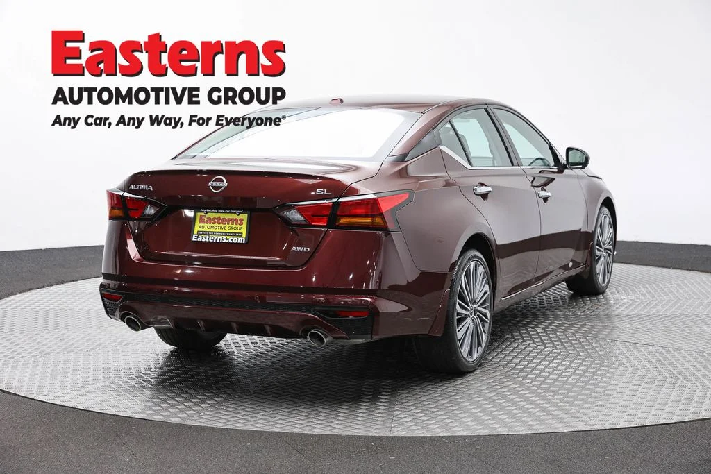 Used 2024 Red Nissan 2.5 SL image 5