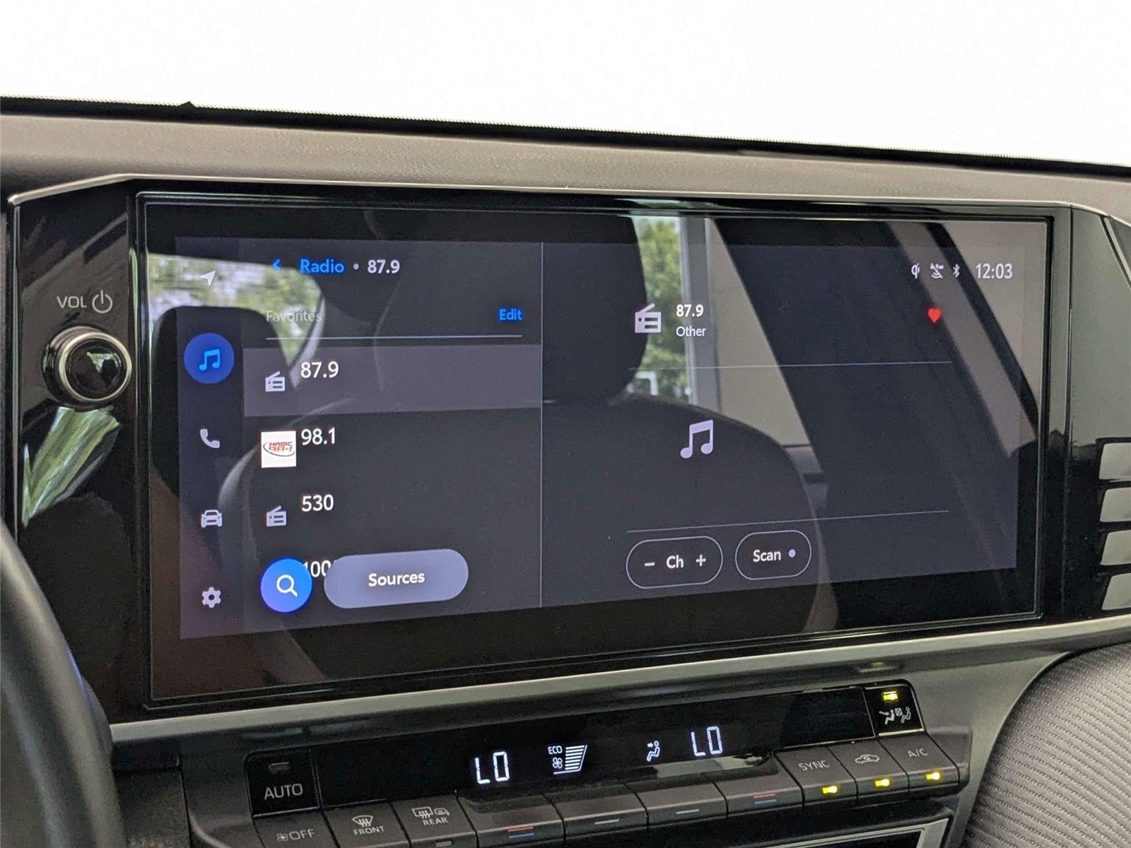 Used 2025 Ice Cap Toyota SE image 19